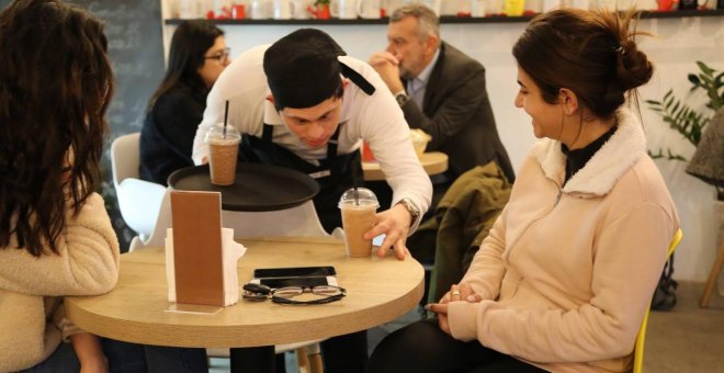 La cafetería de los suburbios de Beirut que rompe todos los estereotipos