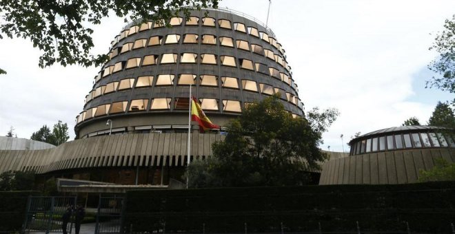 El Tribunal Constitucional señala que quemar la bandera es un delito y no libertad de expresión