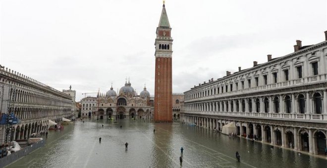 El agua empieza a descender en Venecia tras un nuevo día de inundaciones