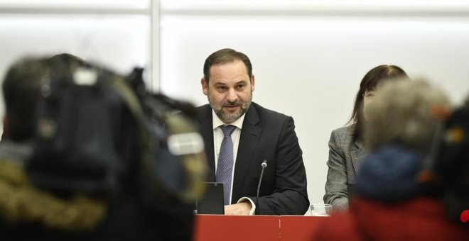 Ábalos ve "antipatriótico" negar legitimidad al futuro Gobierno de coalición con Podemos