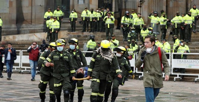 Bogotá decreta el toque de queda tras las protestas contra el presidente de Colombia