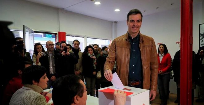 Pedro Sánchez vota en la consulta a la militancia sobre el pacto con Podemos y anima a participar