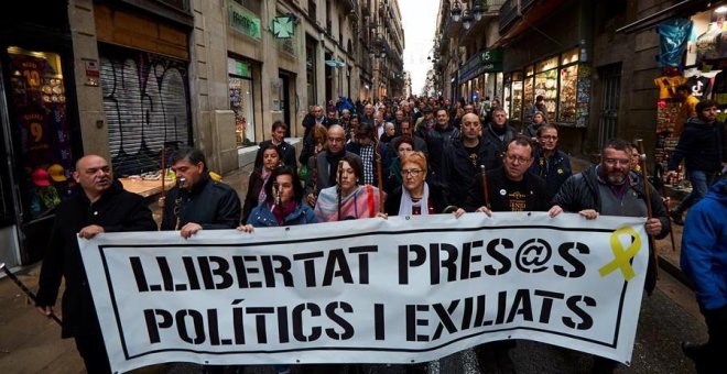 Un centenar d'electes sobiranistes protesten contra la sentència de l'1-O