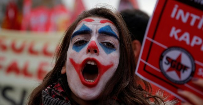 La Policía turca dispersa una manifestación que cantaba 'Un violador en tu camino'