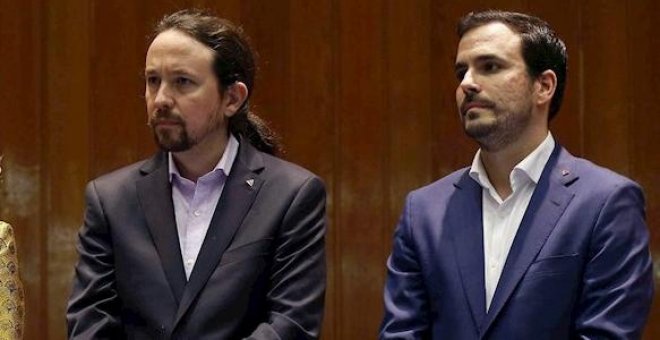 ¿Qué simboliza el triángulo rojo que llevaron Iglesias y Garzón durante la toma de posesión?