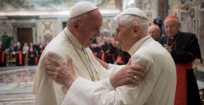 Ratzinger se entromete en el debate del Papa Francisco sobre el celibato sacerdotal