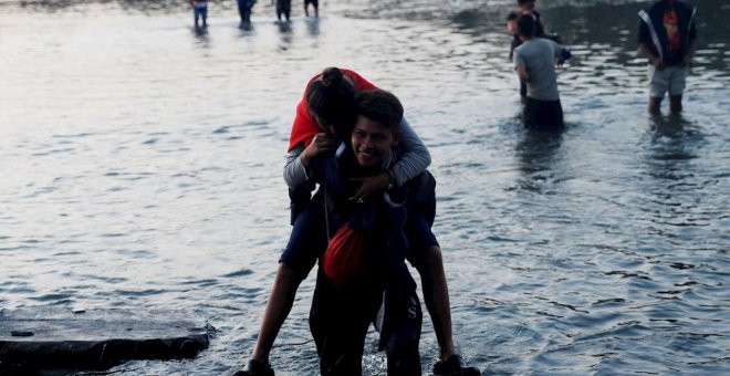 Tensión e incertidumbre marcan la entrada de la caravana migrante a México