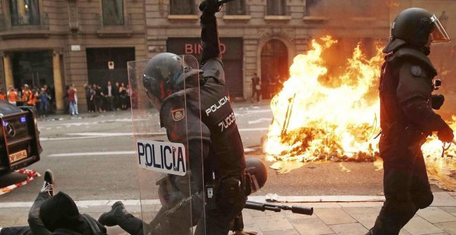 Marlaska condecorará a los policías que intervinieron en las protestas por el Procés