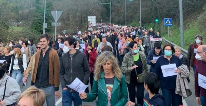 Miles de personas salen a la calle y reclaman dimisiones tras el derrumbe de Zaldibar