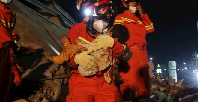 Mueren al menos diez personas tras el derrumbe de un centro de cuarentena en China
