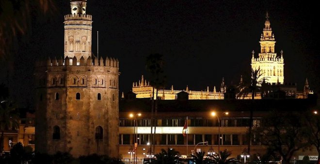 Miles de destellos desde los balcones marcan una "Hora del Planeta" muy virtual