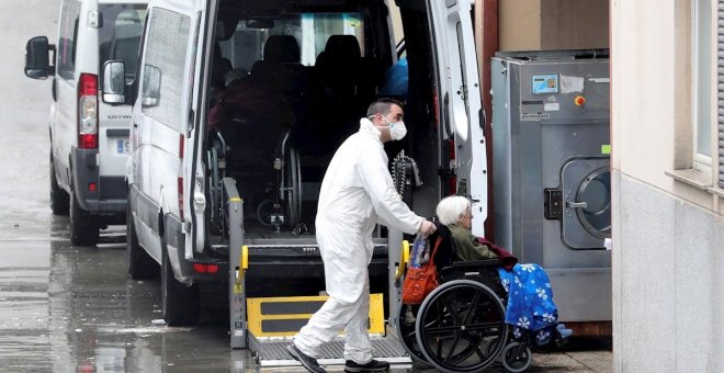 Los mayores con seguro privado enfermos de covid-19 sí fueron llevados de residencias a hospitales en Madrid