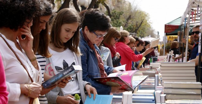 Llibreters i floristes marquen la celebració d'un Sant Jordi alternatiu el proper 23 de juliol