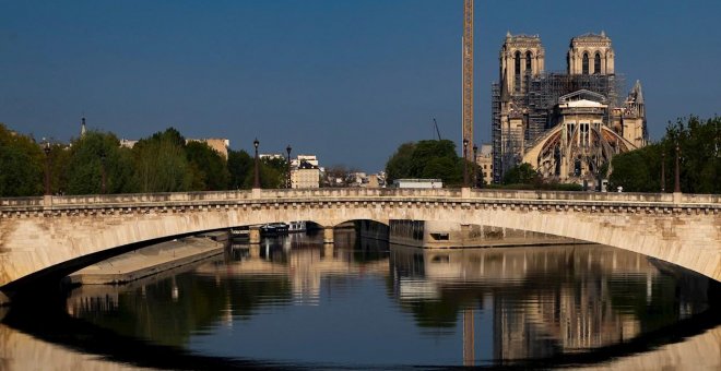La reconstrucción de Notre Dame, paralizada un año después del incendio