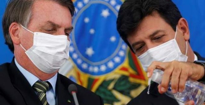 Bolsonaro fulmina al ministro de sanidad mientras el Supremo tilda su política de "genocida"