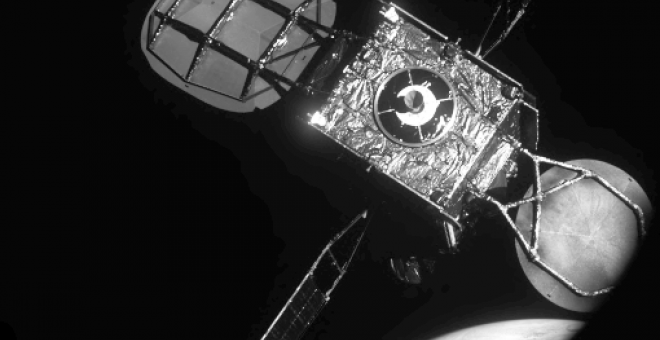 Una grúa espacial recupera un satélite a 36.000 kilómetros de altura