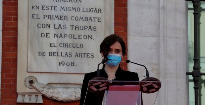 "La pizza se come desde hace 1.000 años" y Sanidad no lo "prohibió"; así defiende Ayuso ante Iglesias sus menús escolares