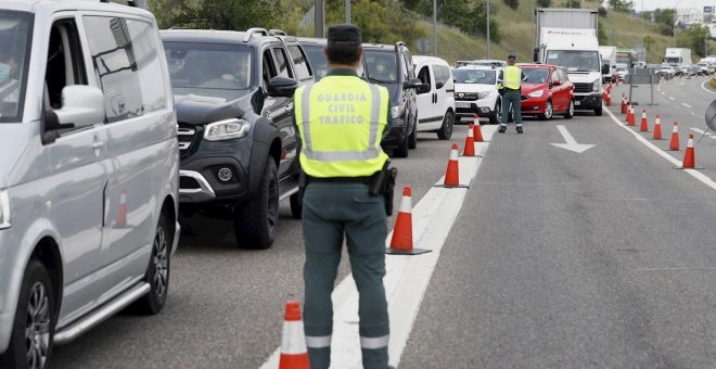 Las personas que residan juntas podrán viajar en el mismo coche sin mascarilla en la fase 1