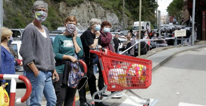 Cues quilomètriques als comerços del Pertús després del desconfinament parcial a França