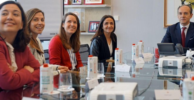 Las mujeres reencuentran la carrera profesional que postergaron por sus hijos, gracias a un nuevo proyecto del Banco Santander