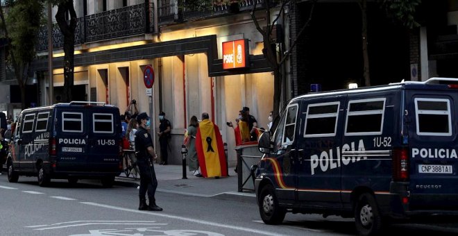 Detenida la líder del colectivo neonazi Hogar Social en la protesta frente a la sede del PSOE en Madrid