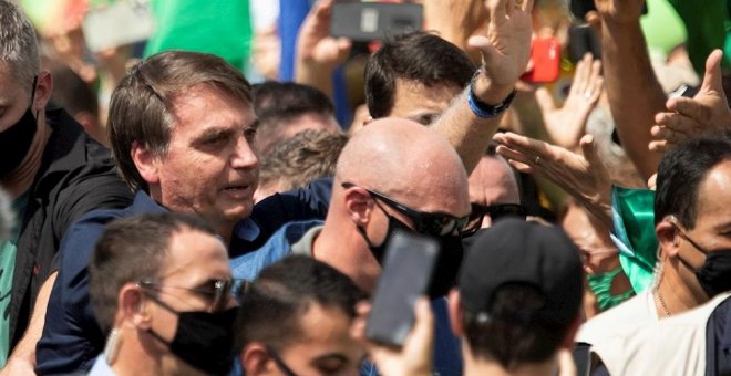 Bolsonaro se mezcla en una manifestación ignorando los peligros del coronavirus