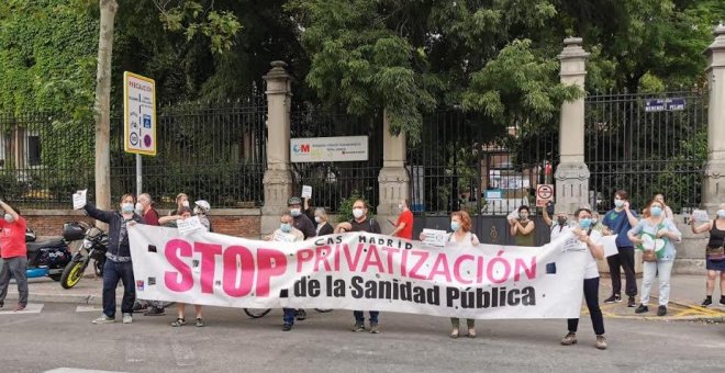 Los sanitarios se concentran en contra de la privatización del Hospital Niño Jesús