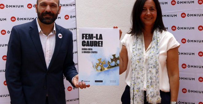 Òmnium presenta una querella criminal contra Joan Carles I i demana a Suïssa que li congeli els comptes