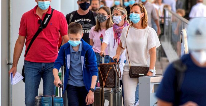 El Gobierno podrá denegar el acceso o desalojar del avión a los pasajeros con síntomas compatibles con el coronavirus