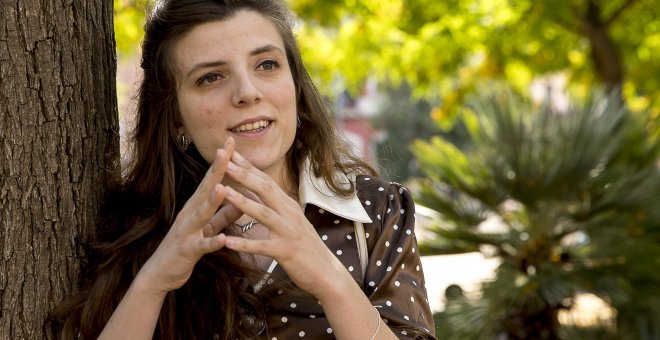 Júlia Bacardit: "Hay que poder ser madre sin comprar los óvulos de las jóvenes que aún se están costeando la universidad"