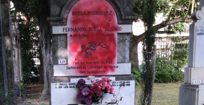 Atacan la tumba del dirigente socialista Fernando Buesa, asesinado por ETA