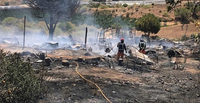 Un nuevo incendio arrasa un campamento de migrantes en Lepe con 70 chabolas