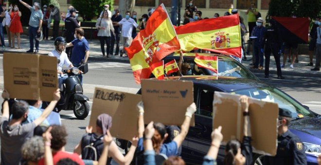 Interior justifica la multa por llevar una bandera antifascista a una protesta contra Vox en Zaragoza