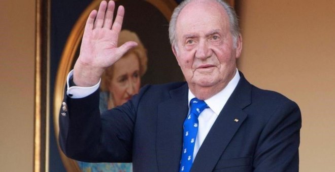 Juan Carlos I huye de España cercado por la Justicia
