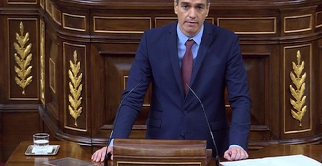 Sánchez acusa al PP de incumplir la constitución y a Vox de echar de menos el franquismo, entre ataques de las derechas