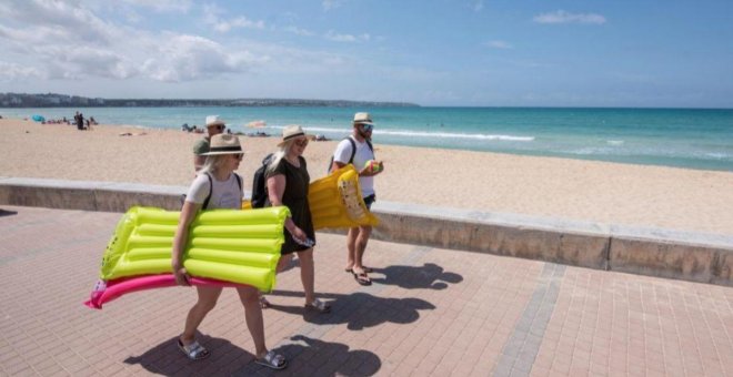 El turismo genera el 80% de la basura que hay en las playas del Mediterráneo