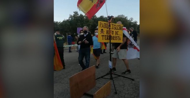 Detenido un ultra frente a la casa de Pablo Iglesias e Irene Montero por atentado contra la autoridad