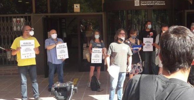 Els sindicats de docents reclamen abaixar les ràtios i augmentar les distàncies entre alumnes a les aules