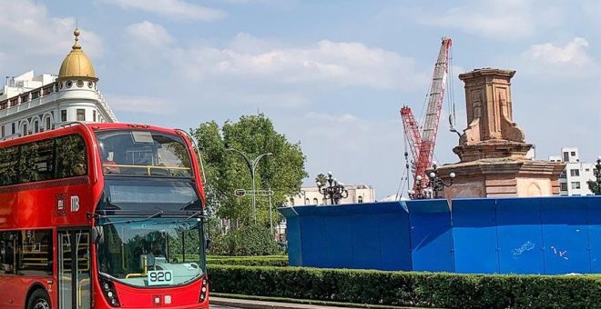 Ciudad de México retira una estatua de Colón que una protesta ciudadana amenazaba con derrumbar