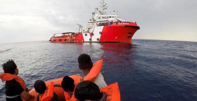 Mueren 14 personas en el naufragio de una embarcación que se dirigía a España