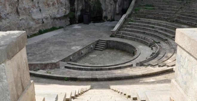 Denunciadas 140 personas por una fiesta ilegal en el Teatre Grec de Barcelona