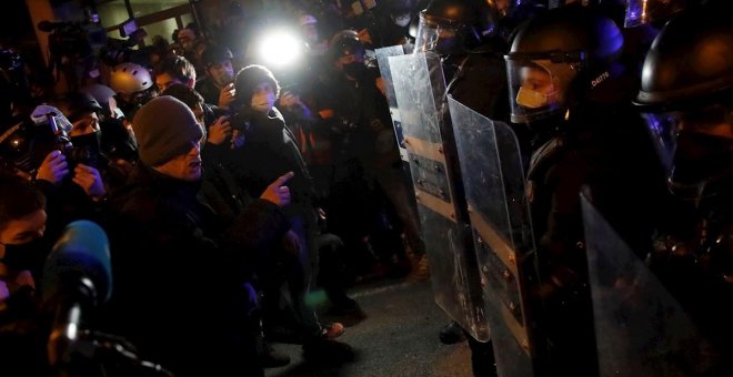 Cientos de manifestantes piden la libertad para Pablo Hasél en Barcelona en el tercer sábado de protestas con incidentes