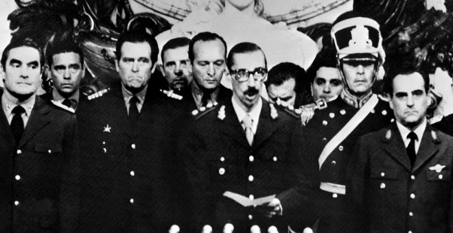 45 años de la dictadura argentina: Juan Carlos I ordenó que España fuese el primer país en reconocer el régimen de Videla