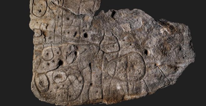 Una losa grabada y olvidada en Bretaña resulta ser el primer mapa en relieve europeo