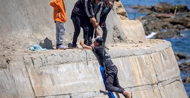 Un marroquí de 27 años intenta suicidarse en las inmediaciones de El Tarajal