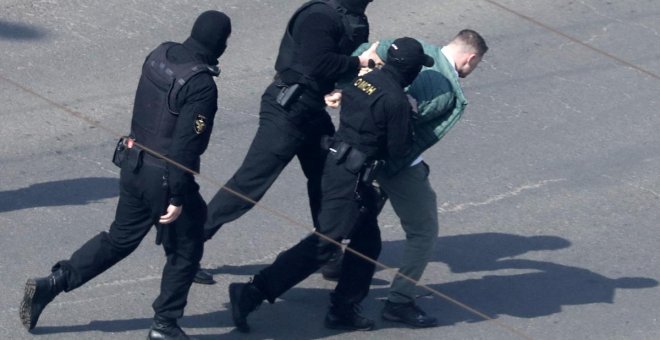 Un conocido opositor bielorruso muere en extrañas circunstancias en prisión