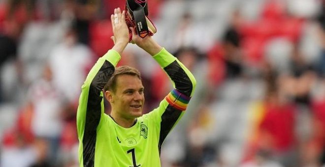 La UEFA archiva una investigación contra el brazalete arcoíris de Neuer mientras la ultraderecha alemana reacciona