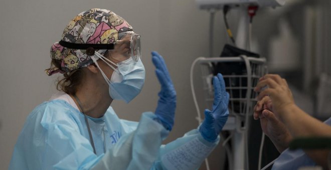 Sanidad alerta del aumento de pacientes covid en las UCIs, que se incrementa un 45% en la última semana