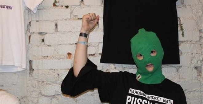 Otro activista de Pussy Riot deja Rusia para evitar la persecución policial