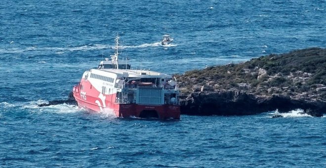 25 heridos, entre ellos un niño grave, al encallar un ferry en un islote en Ibiza